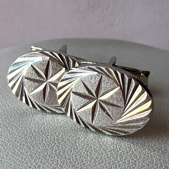 Trafalgar Men's Sutton Sterling Silver Tie Tack | Engine-Turned Pinstripe Design
